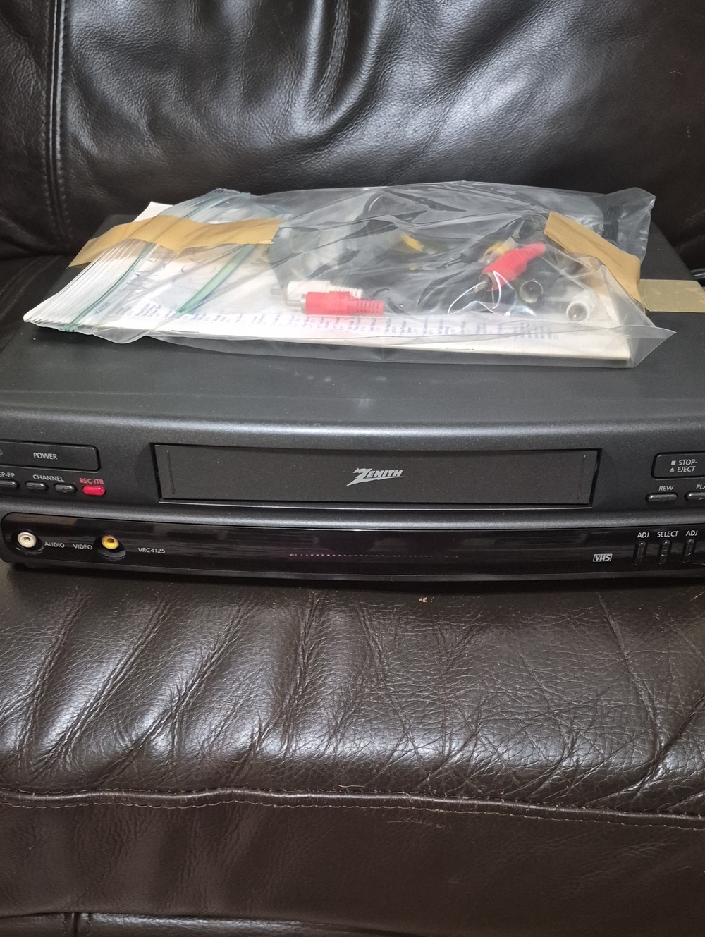 Zenith Black VCR Player with Red/White/Yellow AV Jacks